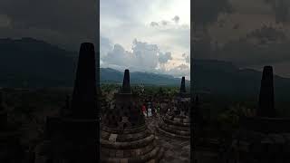 Pemandangan dari puncak candi Borobudur Magelang Jateng