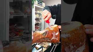 como suena un jamón de bellota 100% ibérico al empezarlo.