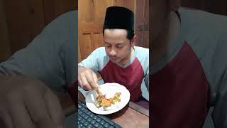 Makan Hanya Pakai Sambal Terong sama Tempe Goreng