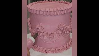 vintage buttercream piping done in layers creates a stunning effect watch how to in the short video