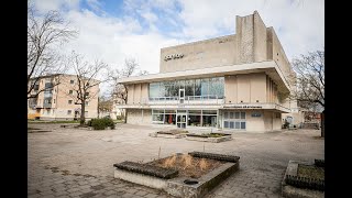 kino teatras „Garsas“ Panevėžyje griaunamas .Kino operatorius Alfonsas Paškevičius.