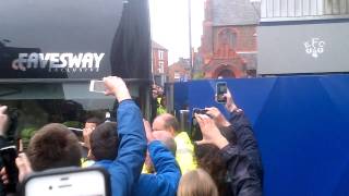 Man utd coach arriving at everton