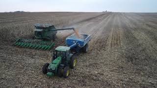 John Deere S780 & S680 Harvesting Corn