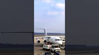 World's Shortest Airline Service 🛬🛬🤯🤯 || #shorts #viral #short