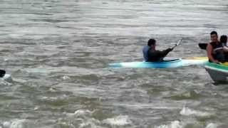 Bajando el raudal en kayak, Rio San Juan