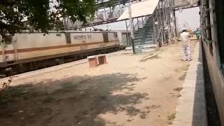 WAP7 hauled TVC Rajdhani Overtaking Jhelum Express