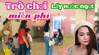 Trò chơi lấy nước ngọt miễn phí nơi công cộng ở Singapore