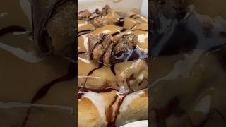 Los Angeles Eats • SMORGASBURG LA • Reese’s Pieces Peanut Butter Cinnamon Roll #food #foodie