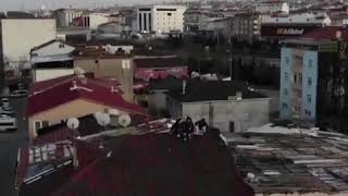 Drone ile polis anonsu: Çatıda ne işiniz var?