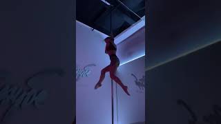 Pole dance spin combo | Sabrina Claudio - Orion’s Belt | intermediate to advanced