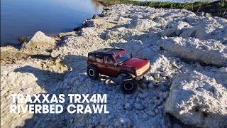 Traxxas trx4m riverbed crawl. Mini Ford Bronco 1/18 scale rc truck.