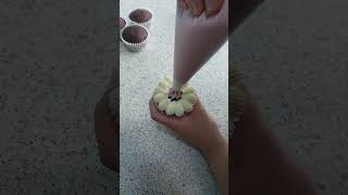 Cupcake Piping Technique Tutorial| Buttercream| Decorating techniques and Ideas| Flowers| Rose|viral