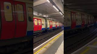 Gorgeous underground trains in London 🇬🇧