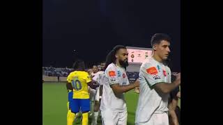 ‏ساديو ماني يتفاجئ بعد مشاهدة قاسم لاجامي لاعب الفتح وهو شقيق علي لاجامي.🤔