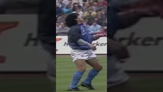 две легенды покинули мир мы всегда будем помнить вас Maradona  😭