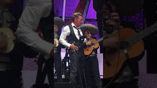 Luis Miguel en el Coloso de Reforma interpretando "México en la piel"