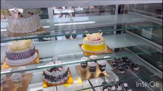 Yummy cakes yaha milenge #minivlog #vlog #explore #food