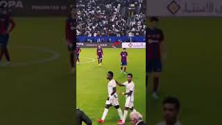 Vinicius Júnior provocando jogadores do Barcelona #vinicius Júnior #viral #shortsvideo