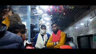 journal class very crowded at Alwar station Yuva express Haridwar to Ahmedabad