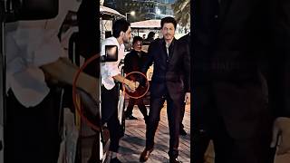 Srk ne kiya garib se handshake 😍 #srk #shahrukh #srkstatus #short #shorts #shortvideo