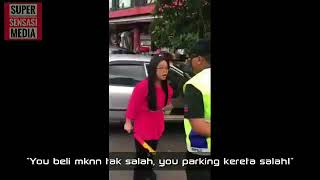 Chinese Women got angry and attack policemen with car sterling lock