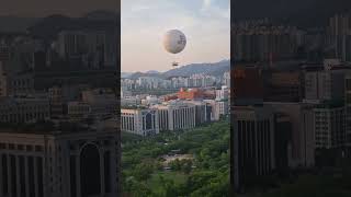 Hot Air Balloon Emerging in Yeouido Park, Seoul, South Korea // 여의도공원에서 부상하고 있는 열기구