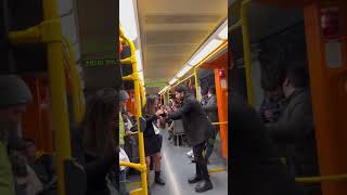 METRODA EVLİLİK TEKLİFİ!!