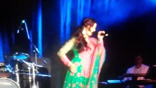 Tere bina zindagi se koi sikwa nahi Shreya ghoshal live performance