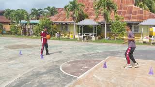 Praktek Bola Basket ( chest pass) kelas XI Sains B & C