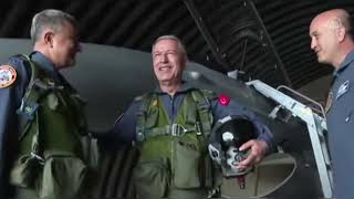 Türkiyə Müdafiə naziri Hulusi Akar F-16 qırıcı təyyarəni idarə etdi