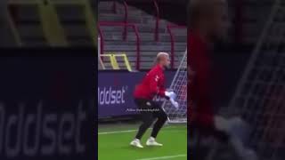 how Schmeichel do this?? 🤯 // wait till the end // Goalkeeper