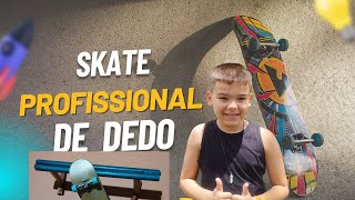 Brincando de Skate de dedo profissional.