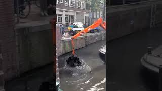 Amsterdam's Canals: Machine Take Over Canal Cleaning | The City of Bicycles