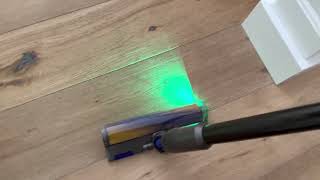 V15 Dyson- Green Laser Magnifies Dirt/Debris