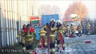 politie en brandweer met spoed naar grote brand bij meubitrend Oss + beelden terplaatse