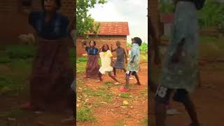 These children did wonders, people danced and tore them 😘😘😘👌👌#dance #viral #children's