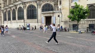 Street Diabolo Performance in Paris