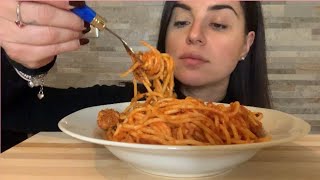 ASMR ITA | ITALIAN GIRL EATS SPAGHETTI 🍝😋