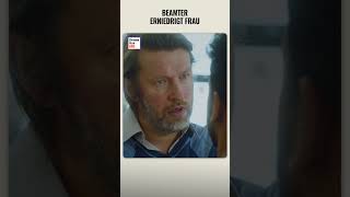 BEAMTER DER EINWANDERUNGSBEHÖRDE ERNIEDRIGT FRAU #dramatizeme #shorts