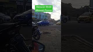 Mobil Manuver dibawah Flyover