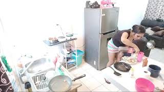 haciendo unas ricas flautas frijolitos y arroz