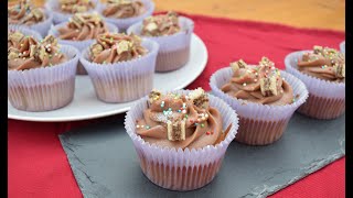 Cupcake con frosting al cioccolato