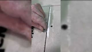 Life hack plugging a hole in drywall \ лайфхак ремонтируем дыру в гипсокартоне