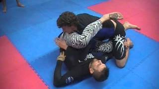 KneeBar from Bottom Halfguard