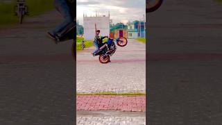 New 😱stunt video #bike 💯bajaj Pulsar#220 short Video #youtubevideo viral#pleasesubscribe 🙏🙏💯🔥