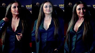 Baapre !! Rani Mukherjee Flaunts Her Cleavege In Open Blazer @ Elle India Event