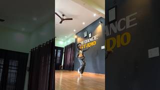 Shikari#dancemoves #shortvideo#akanshasharma