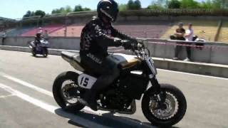 Boddle rockt die Triumph Street Triple als Flat Track Modell rockt am Hockenheimring