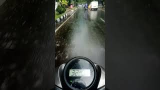 motoran sambil hujanan