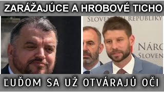 ZARÁŽAJÚCE A HROBOVÉ TICHO. ĽUĎOM SA UŽ OTVÁRAJÚ OČI.